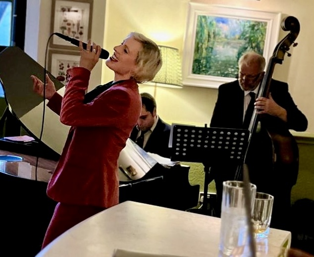 Louisa Revolta singing at The Grosvenor crop